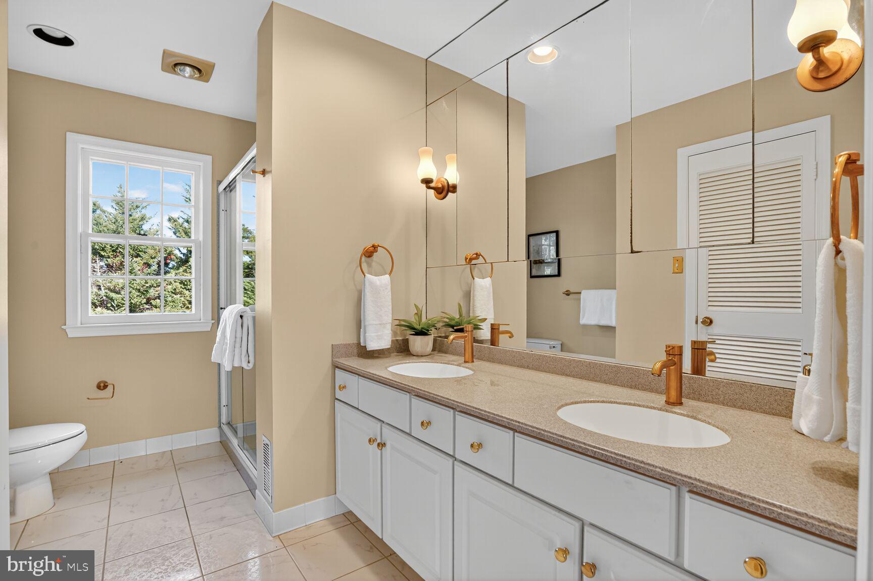 COUNTRY CLUB HILLS - Residential