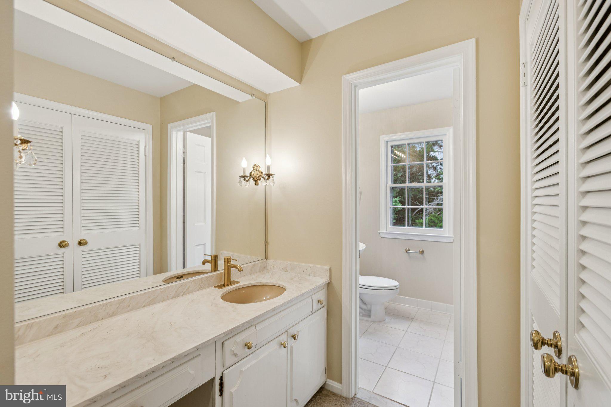 COUNTRY CLUB HILLS - Residential