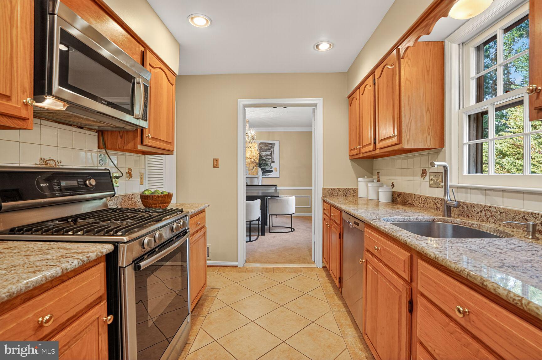 COUNTRY CLUB HILLS - Residential