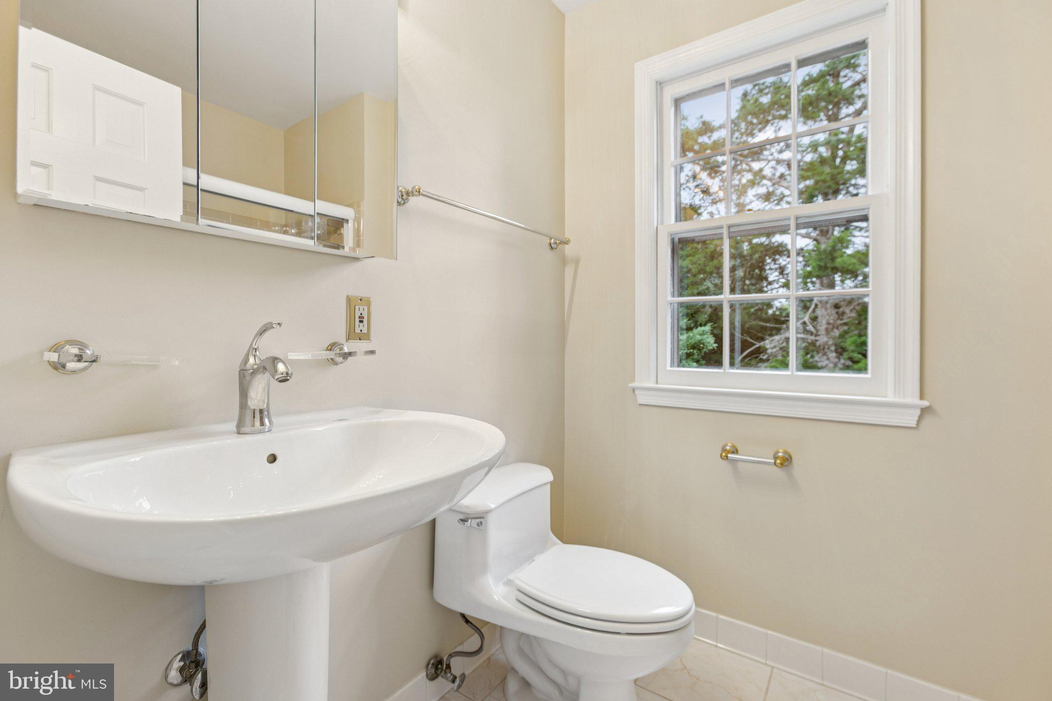 COUNTRY CLUB HILLS - Residential