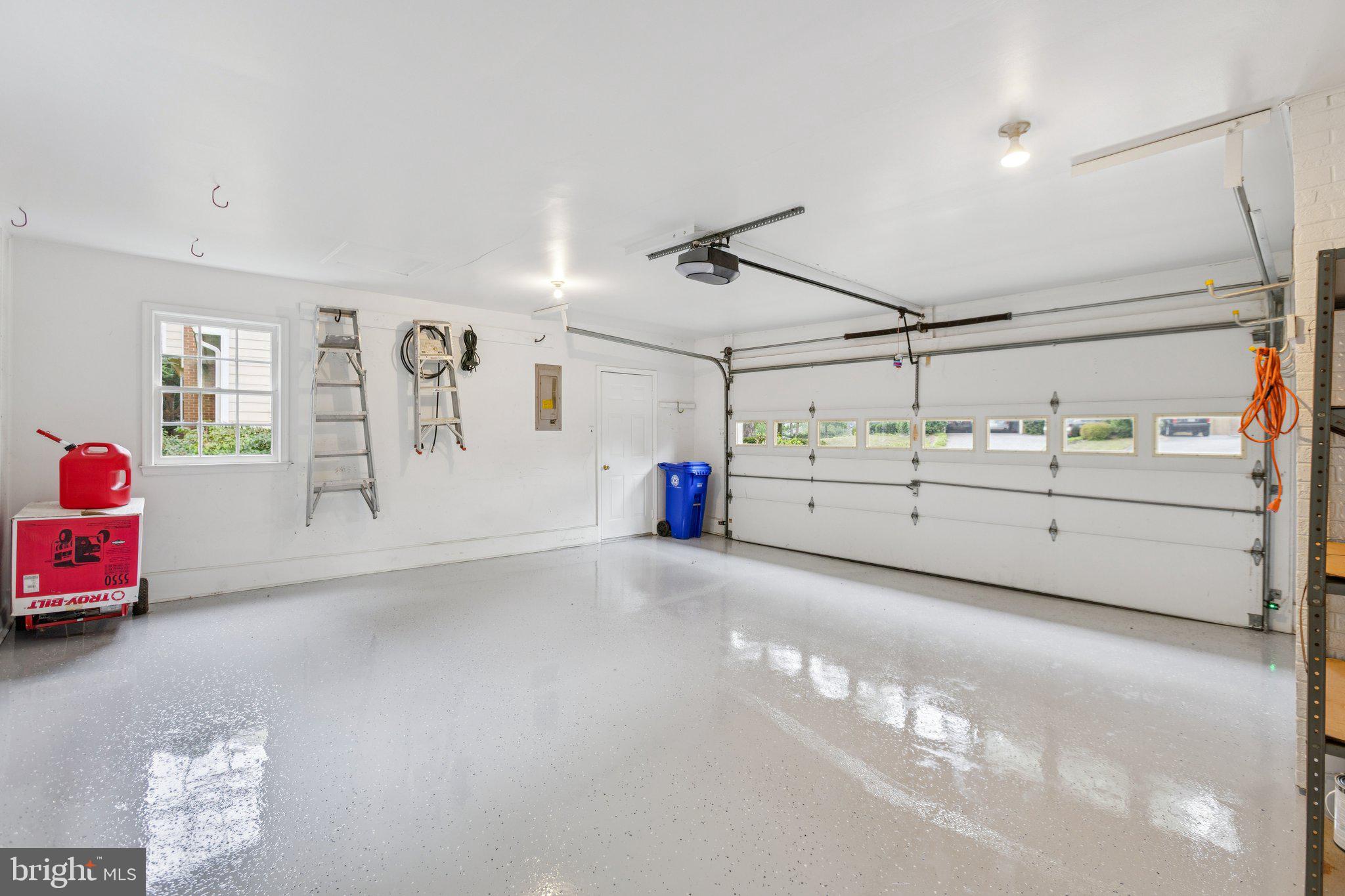 COUNTRY CLUB HILLS - Residential