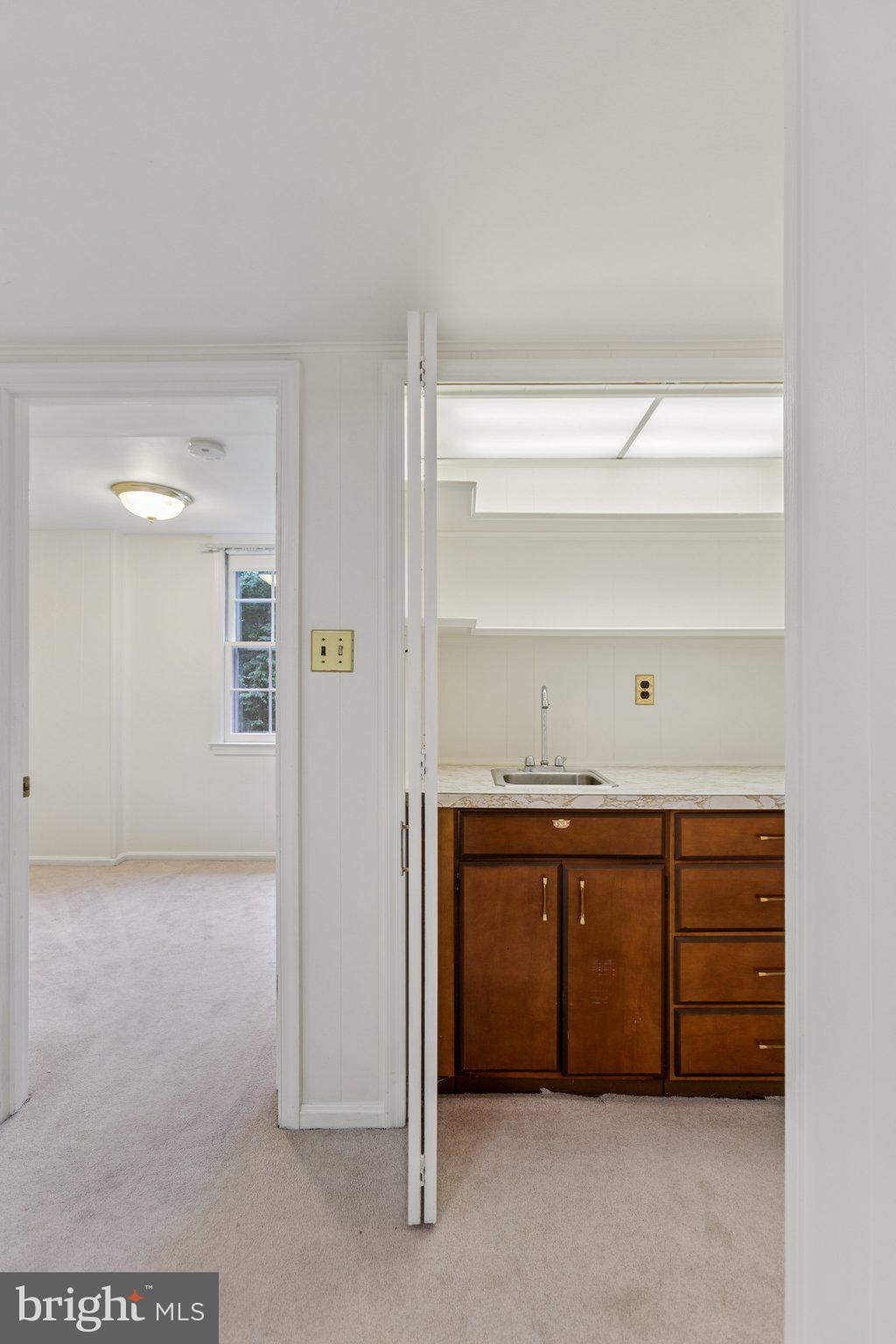 COUNTRY CLUB HILLS - Residential