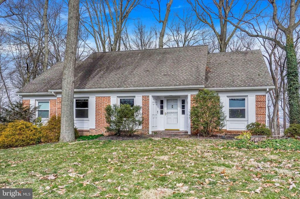 Photo of 2922 Kings Lane, Lancaster, PA 17601 (MLS # PALA2047146)