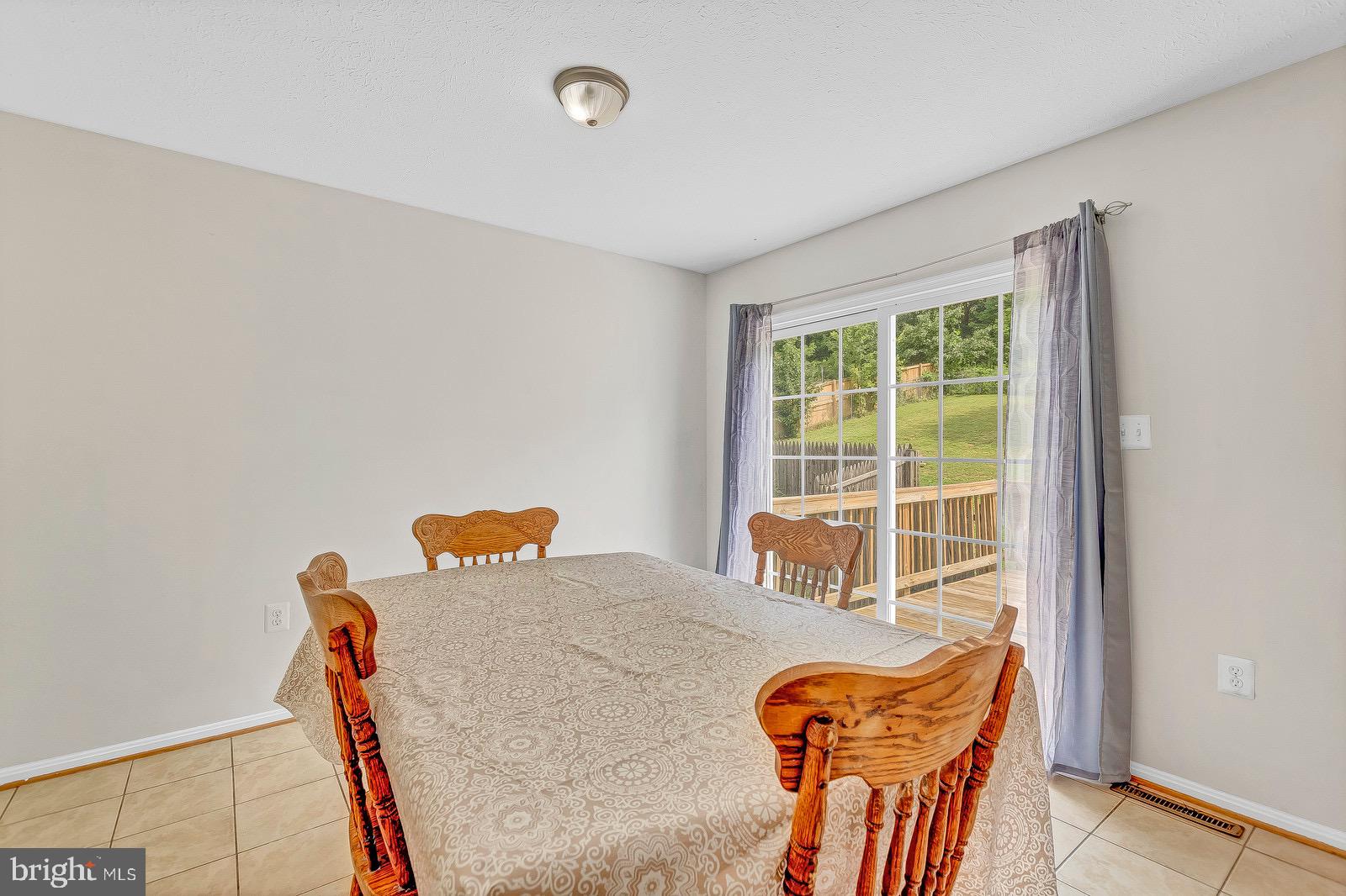 LAUREL RIDGE - Residential