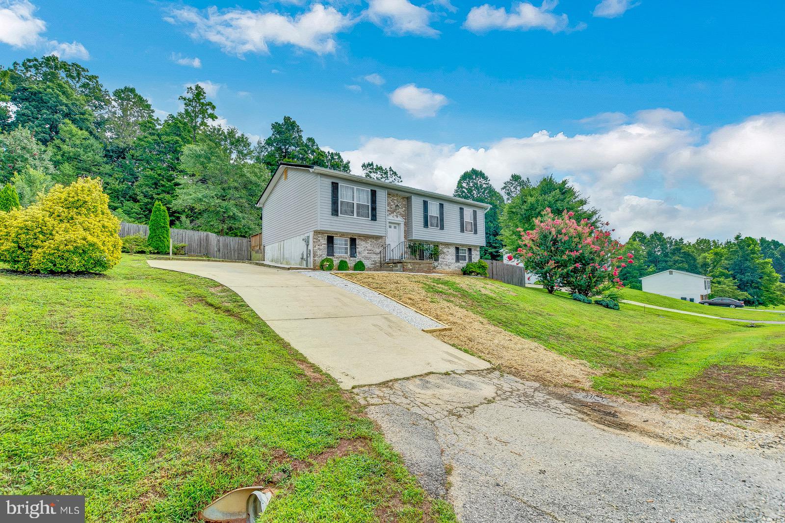 LAUREL RIDGE - Residential