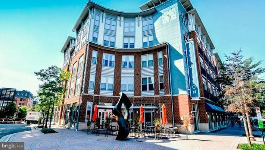 Gorgeous, Sunny 1 Bedroom/1Bth end unite condo in Prime Arlington Location. Features Granite Countertops in Kitchen and Bath, H/w Floors,  Walk-In Closet, GE SS Appliances, 9 Ft. Ceilings, Ceramic Tile in Bath. ***Building amenities include front desk concierge, private parking, elevator, gym, library, and courtyard. Go shopping at the Ballston Common Mall, enjoy a walk to Georgetown, catch a movie at the luxurious Courthouse AMC theater, grab groceries at Whole Foods. Only a few-minute walk to the Courthouse Metro station.  Washer and dryer in-unit. ATTENTION agent, inter from 1800 Wilson Boulevard