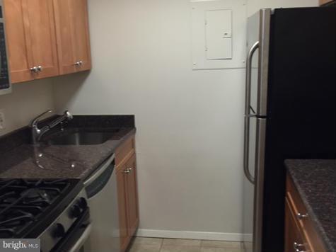 FAIRMONT PLAZA - Residential Lease