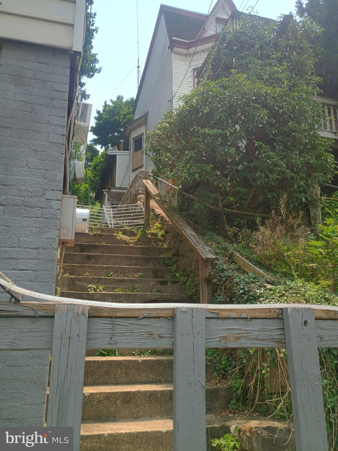 427 E NORWEGIAN STREET