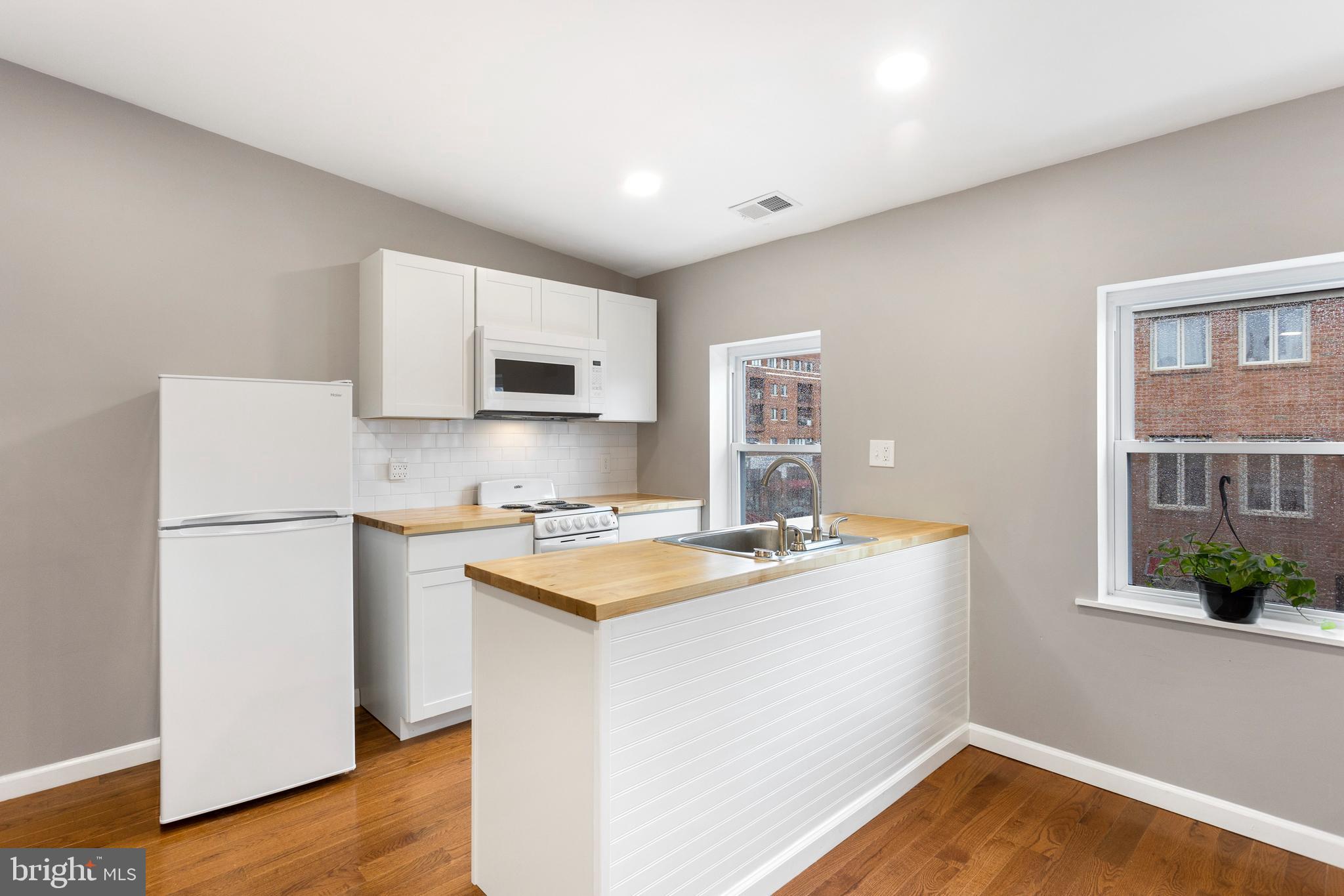 QUEEN VILLAGE - Residential Lease