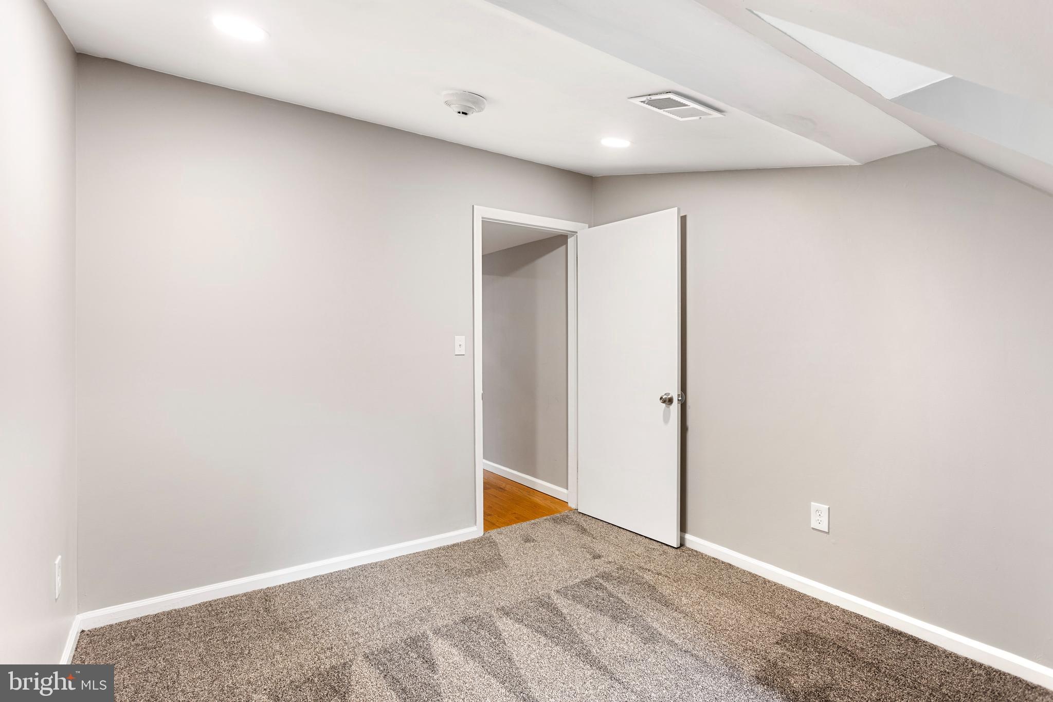 QUEEN VILLAGE - Residential Lease