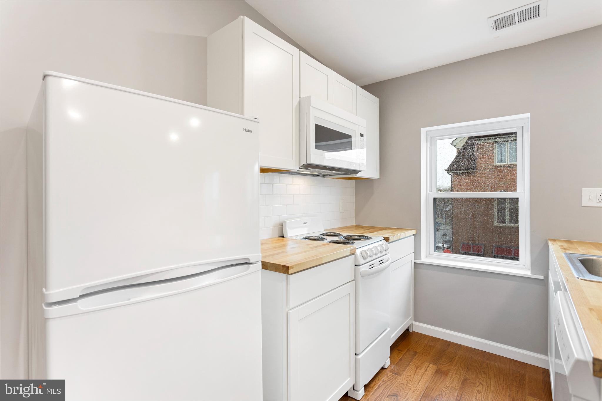 QUEEN VILLAGE - Residential Lease