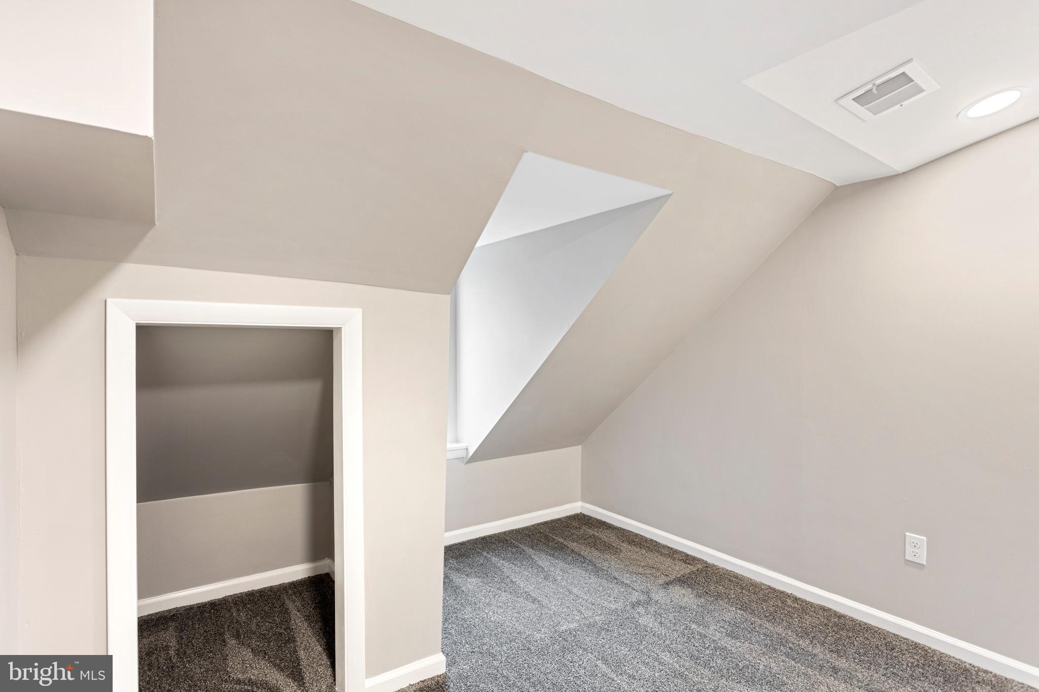 QUEEN VILLAGE - Residential Lease