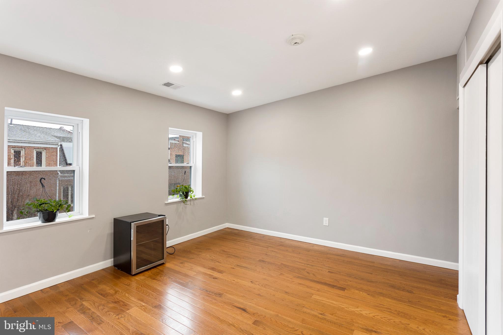 QUEEN VILLAGE - Residential Lease