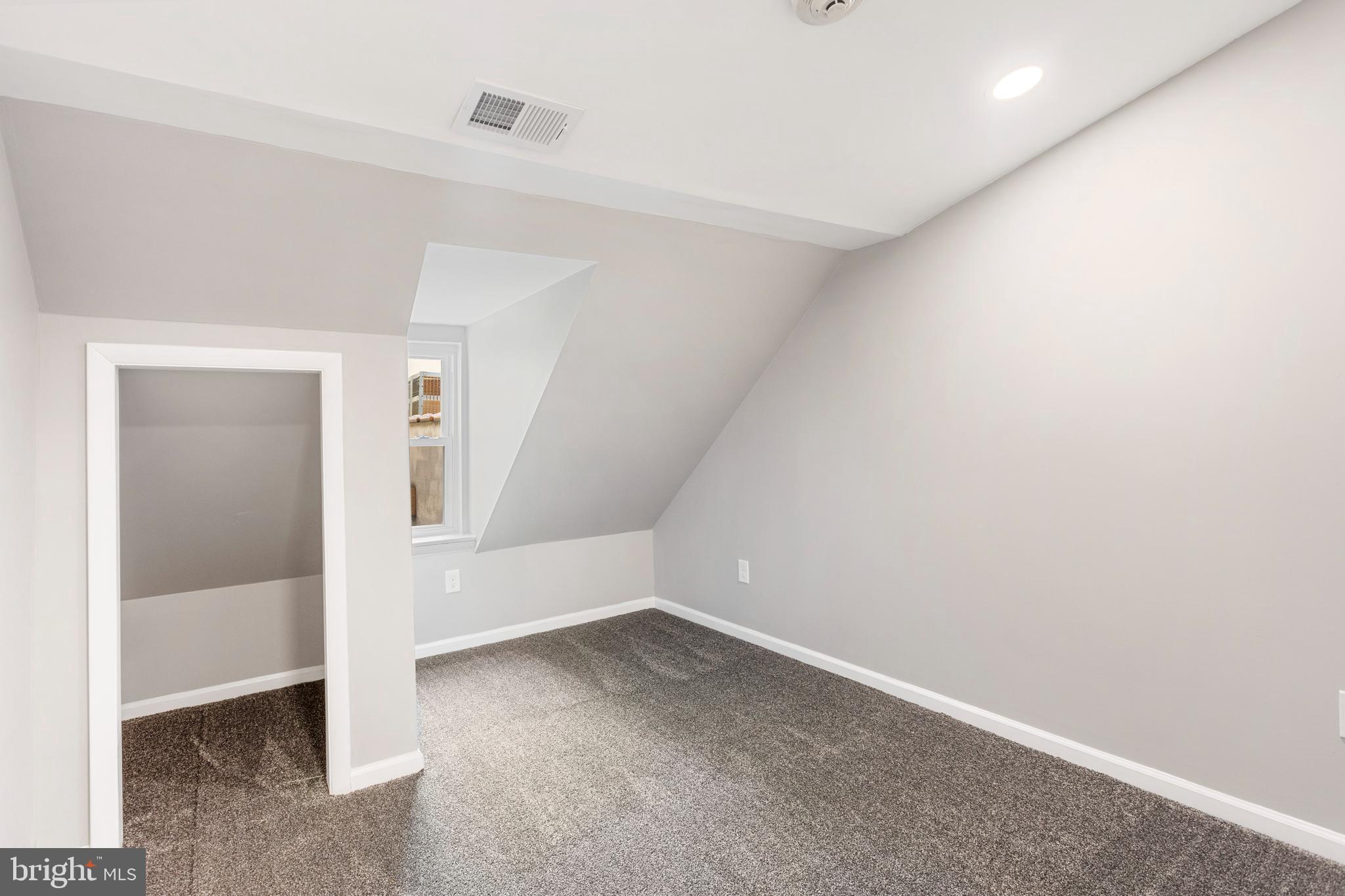 QUEEN VILLAGE - Residential Lease