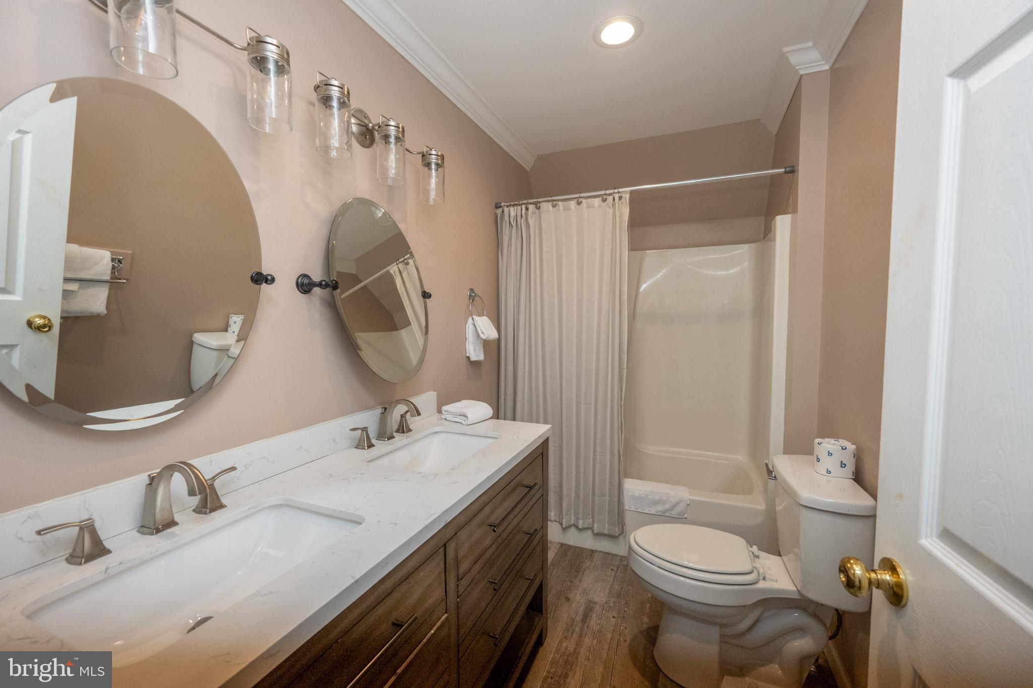 MOUNTAINSIDE - Residential