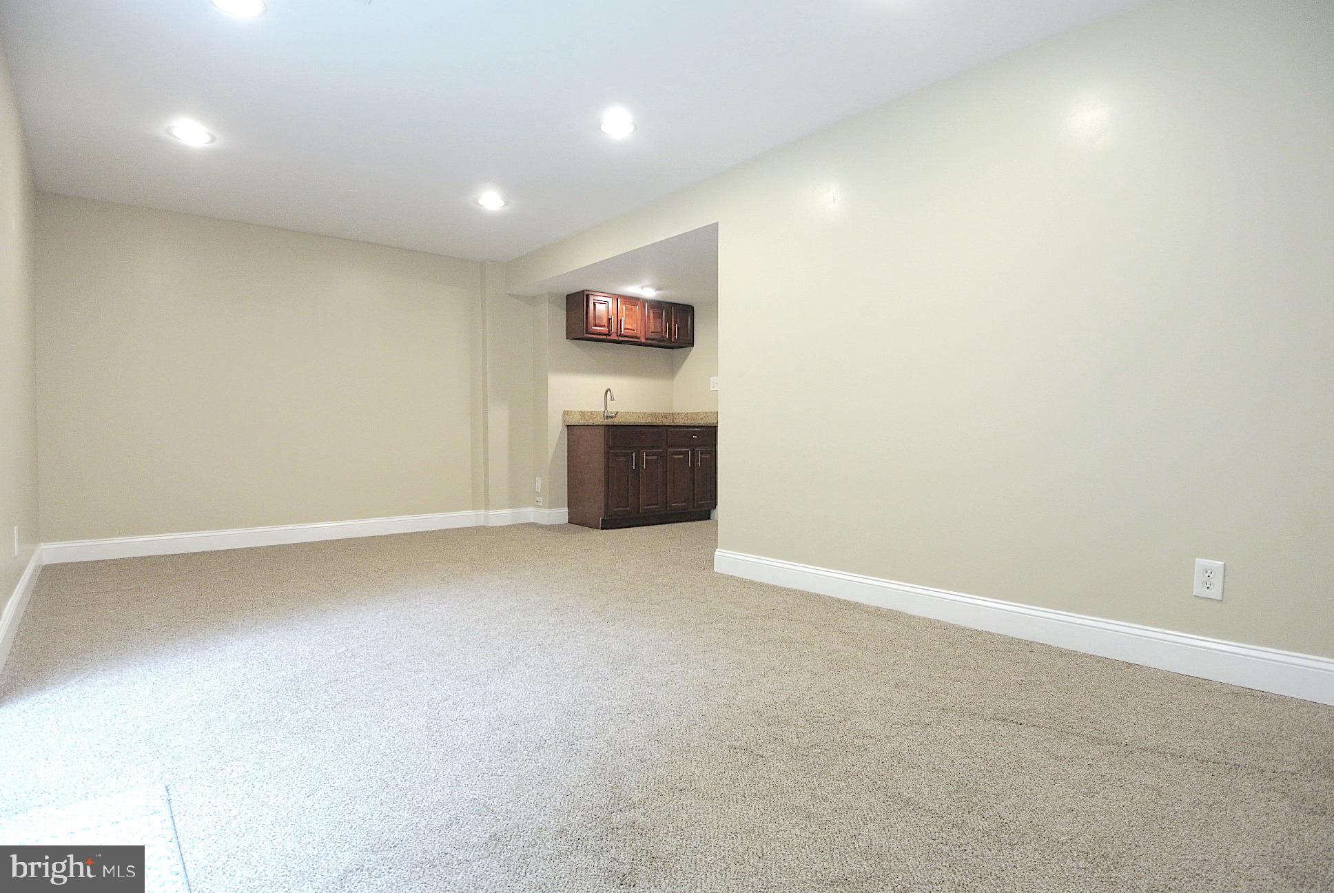 HARFORD SQUARE - Residential