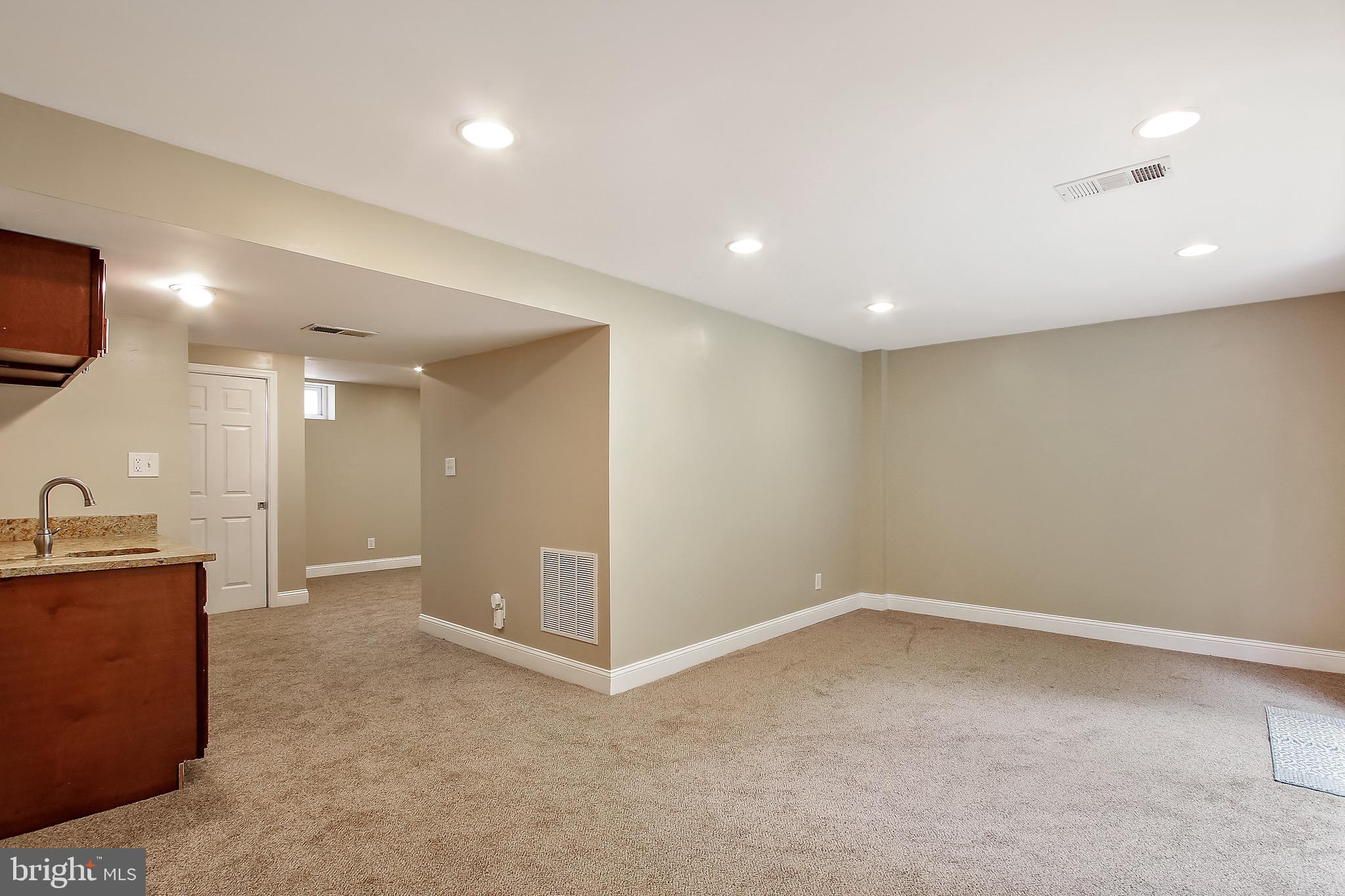 HARFORD SQUARE - Residential