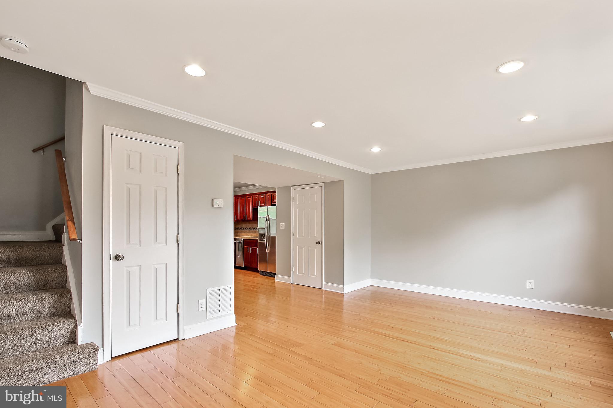 HARFORD SQUARE - Residential