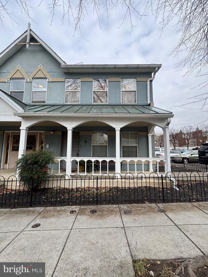 Welcome to this gem located in the heart of NE DC. This investment unit is perfect for long or short term rentals and has the margins for a long term flip. Needs TLC, sold as is with a lot of potential. Bring first time buyers and investors alike. With a nice back yard space and an assigned parking space with plenty of on the street parking, this home delivers potential in one of the newest communities.

COMBO 2613