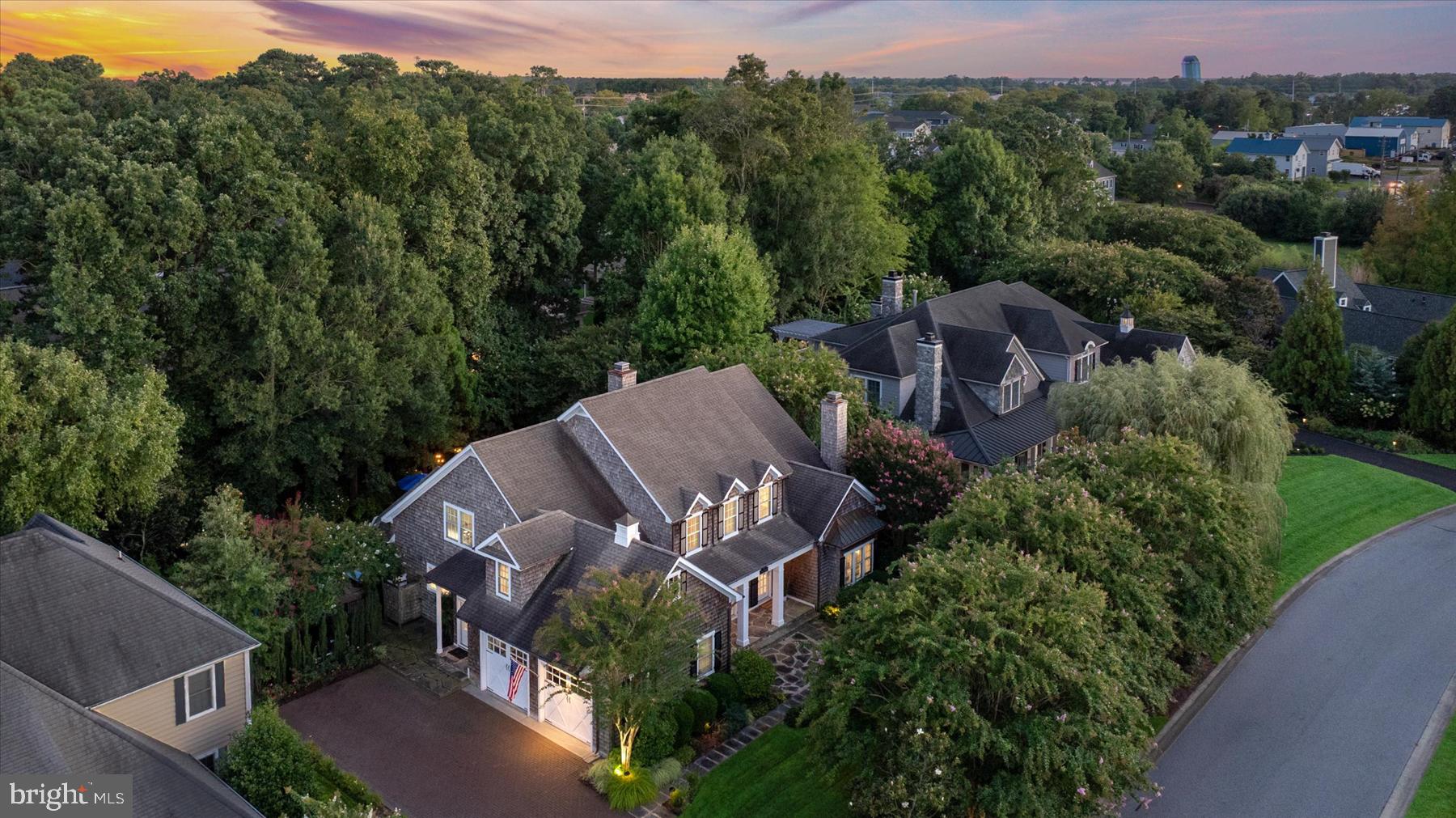 6 WADES COURT