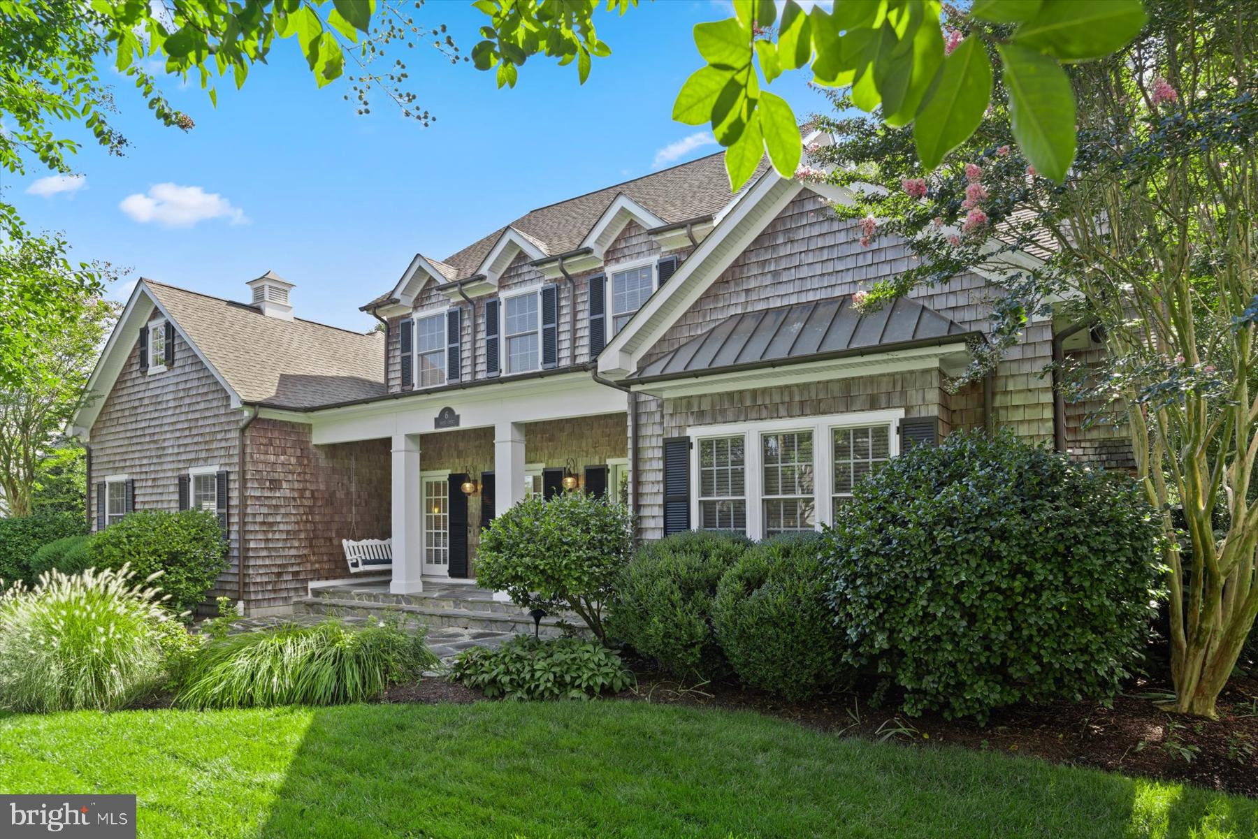 6 WADES COURT