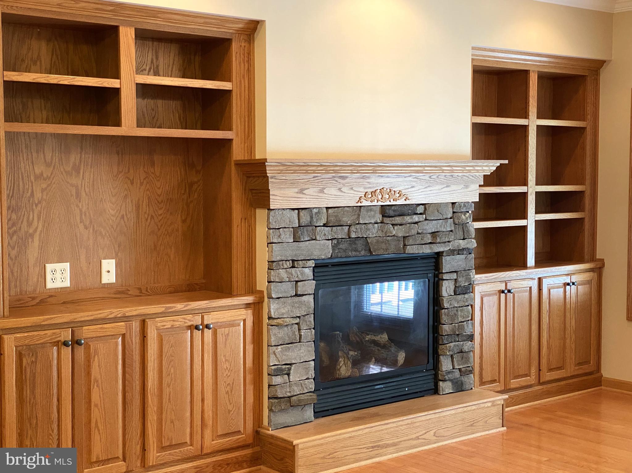 ROLLING OAKS - Residential