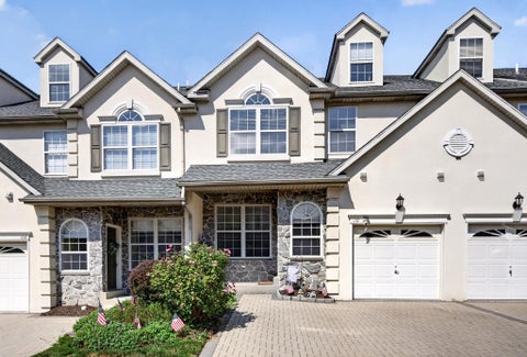 Townhouse For Sale - 110 Meadow View Lane<br/> LANSDALE, PA 19446