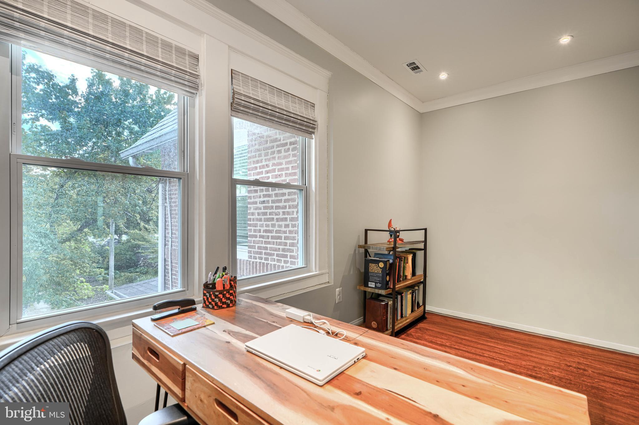 ROLAND PARK - Residential