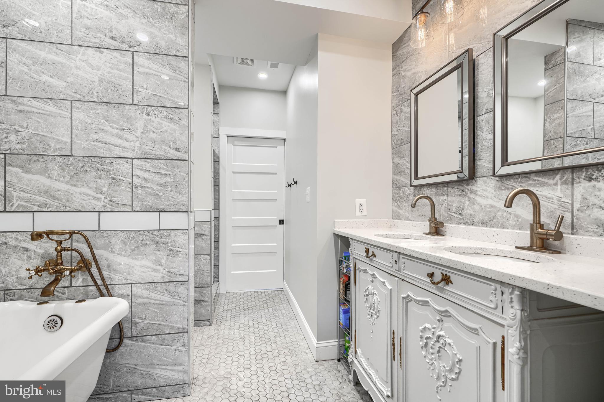 ROLAND PARK - Residential