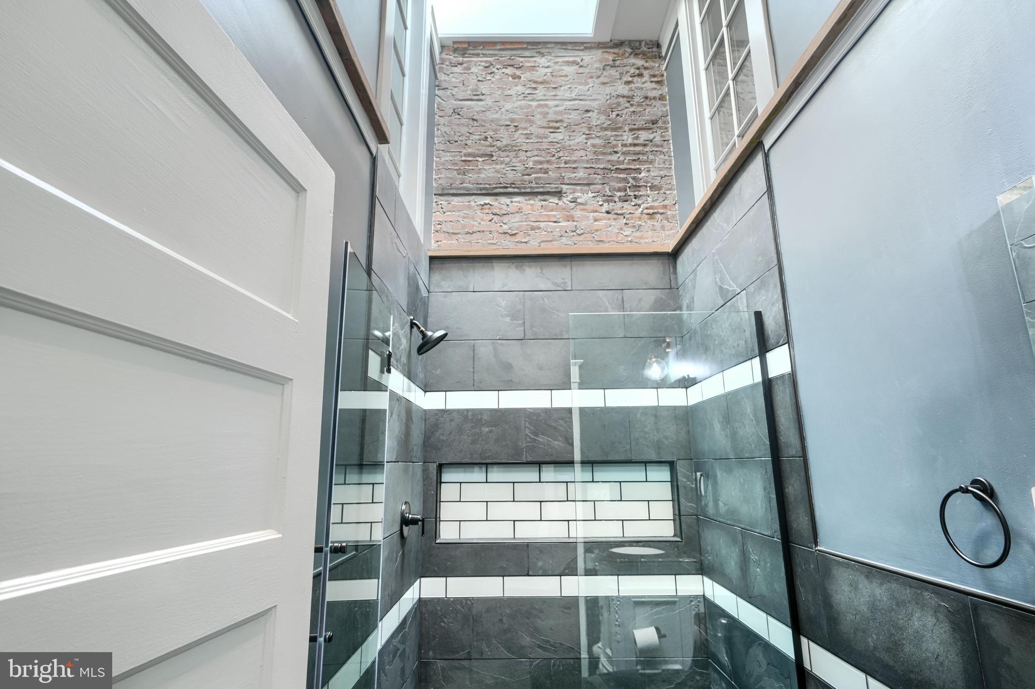 ROLAND PARK - Residential
