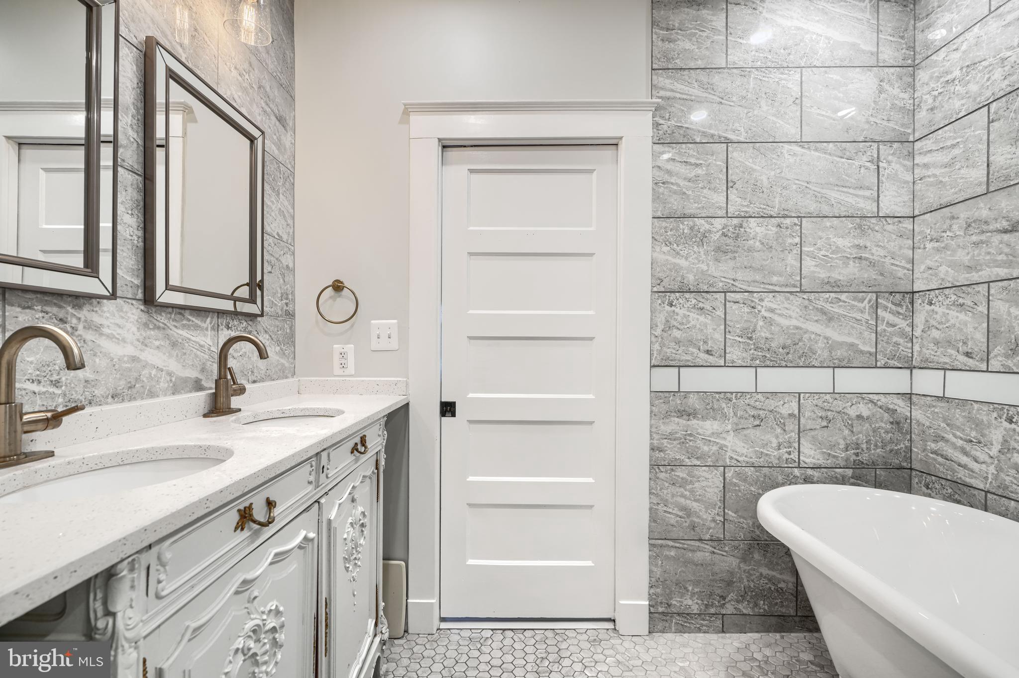 ROLAND PARK - Residential