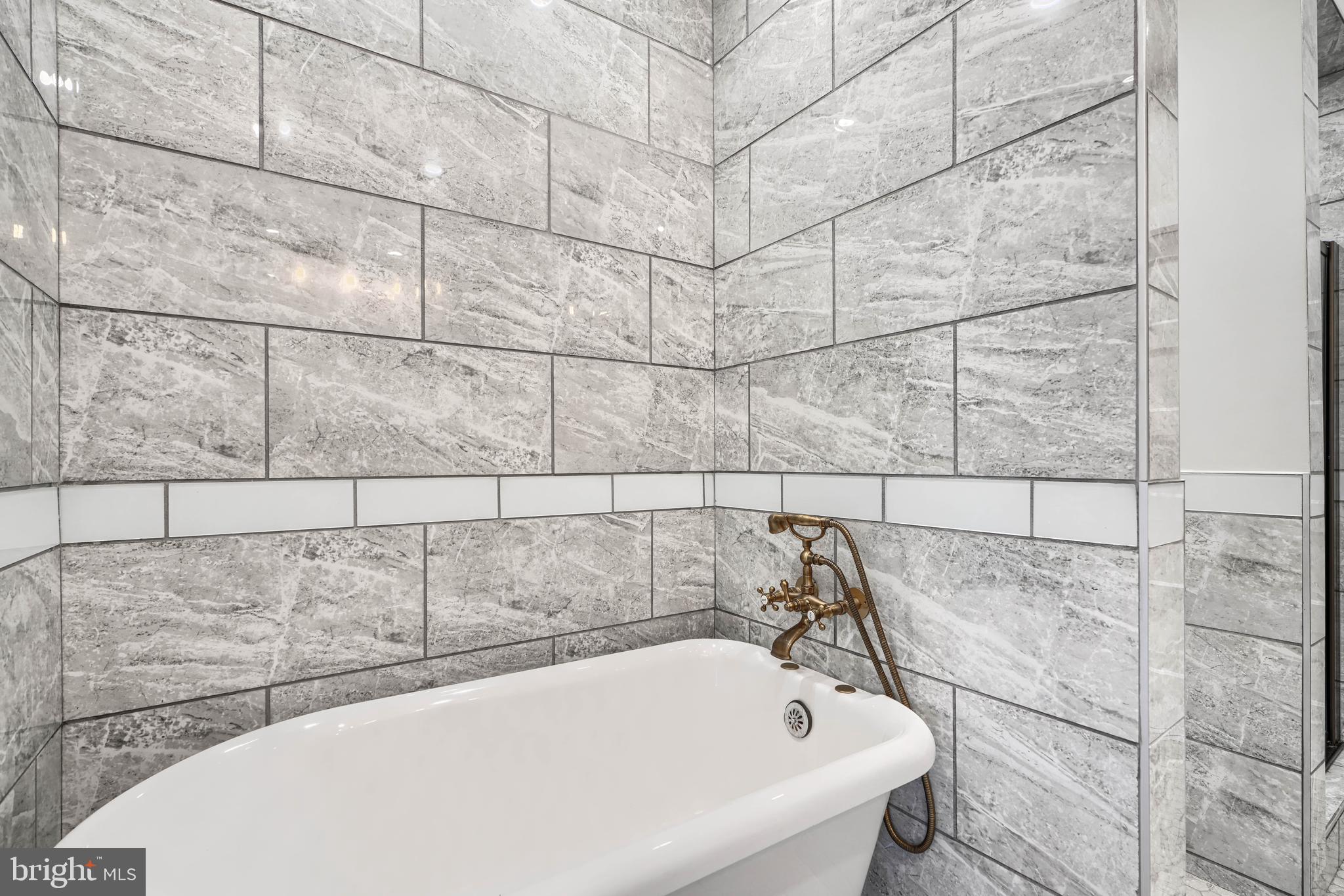 ROLAND PARK - Residential