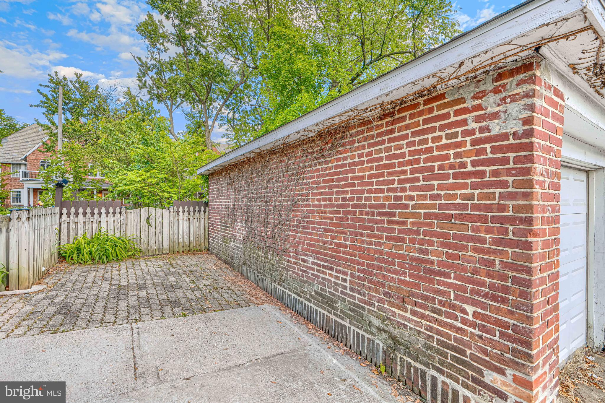 ROLAND PARK - Residential