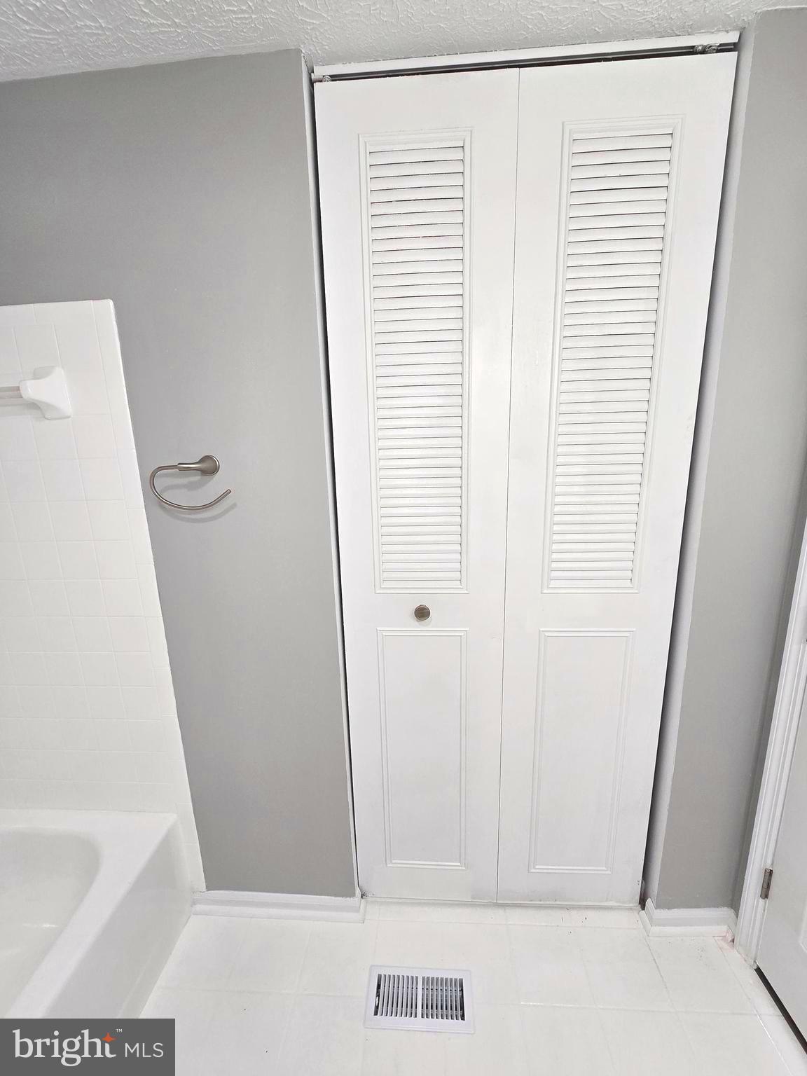 WOODBRIDGE CENTER - Residential