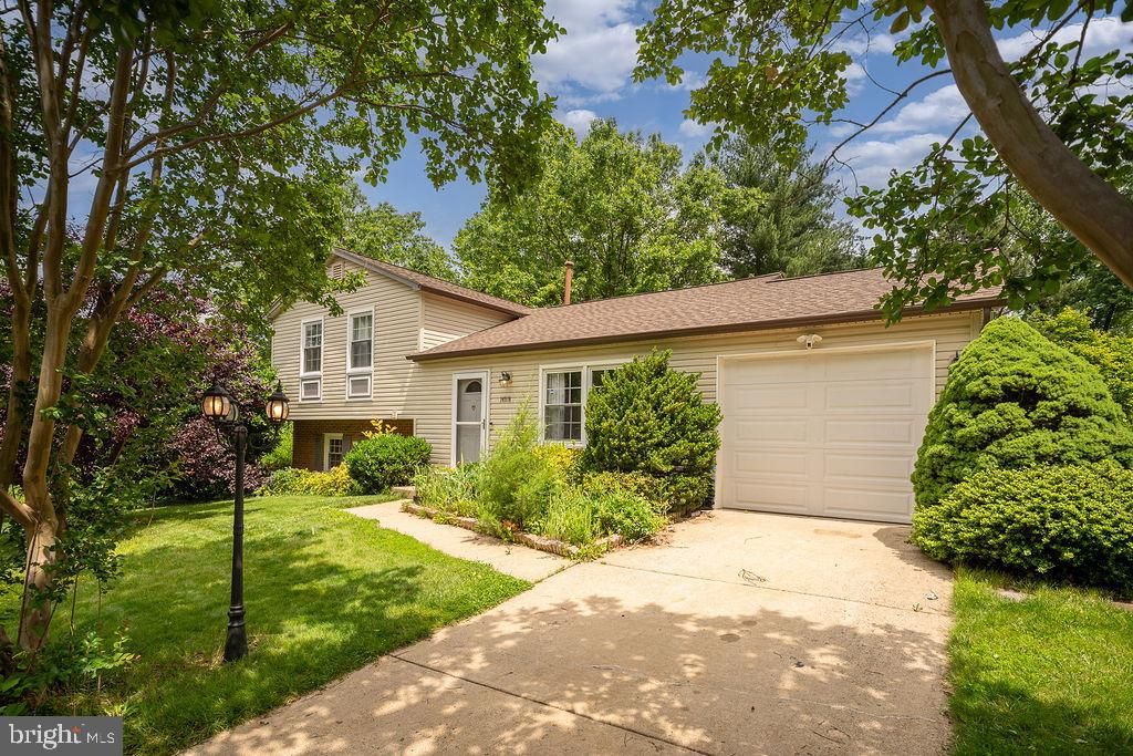 Photo of 14516 Awbrey Patent Drive, CENTREVILLE, VA 20120 (MLS # VAFX2287948)