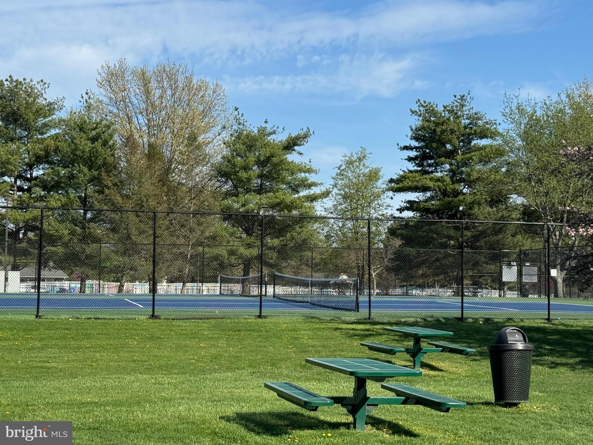 SOCIETY PL - Residential