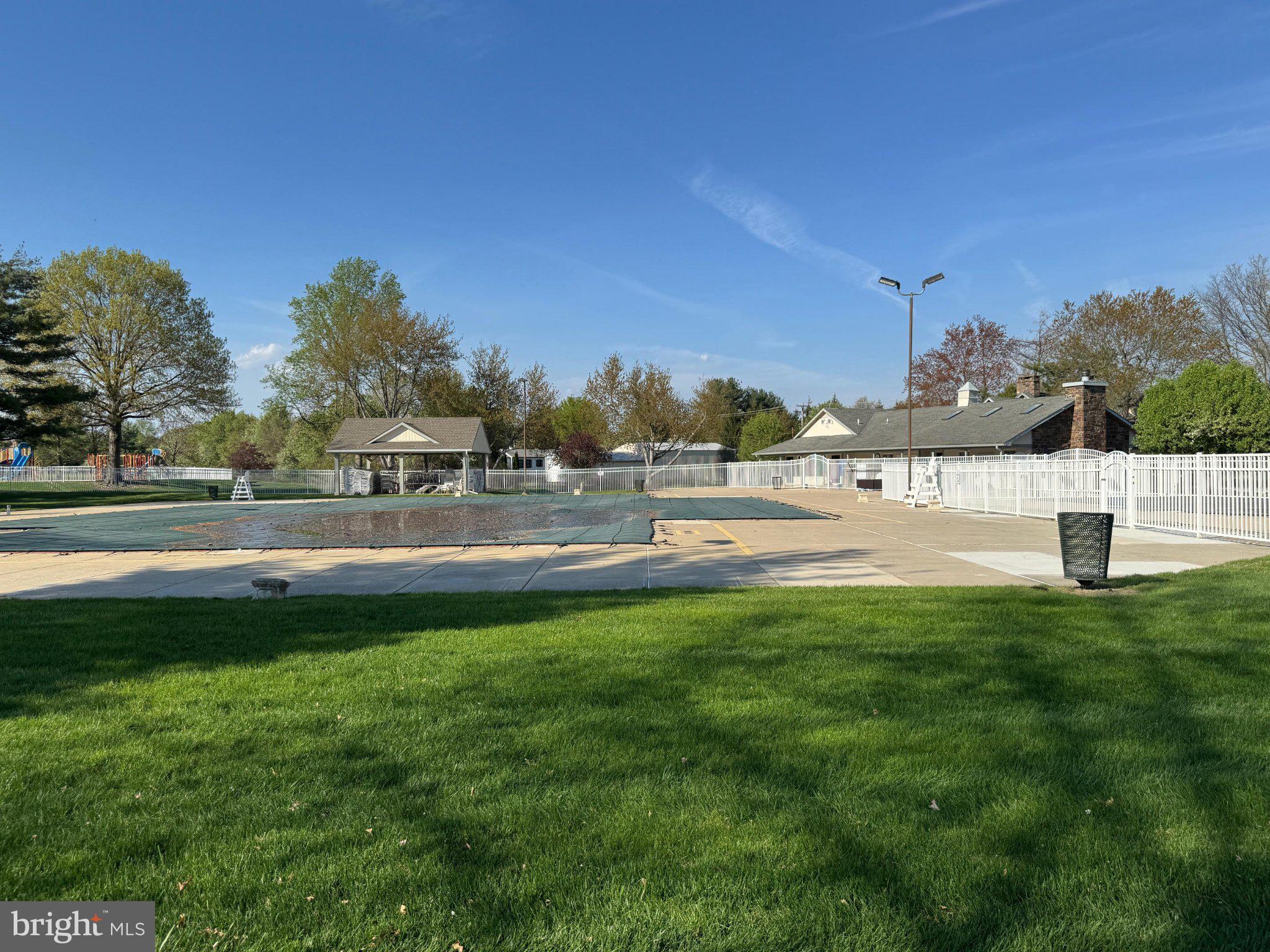 SOCIETY PL - Residential