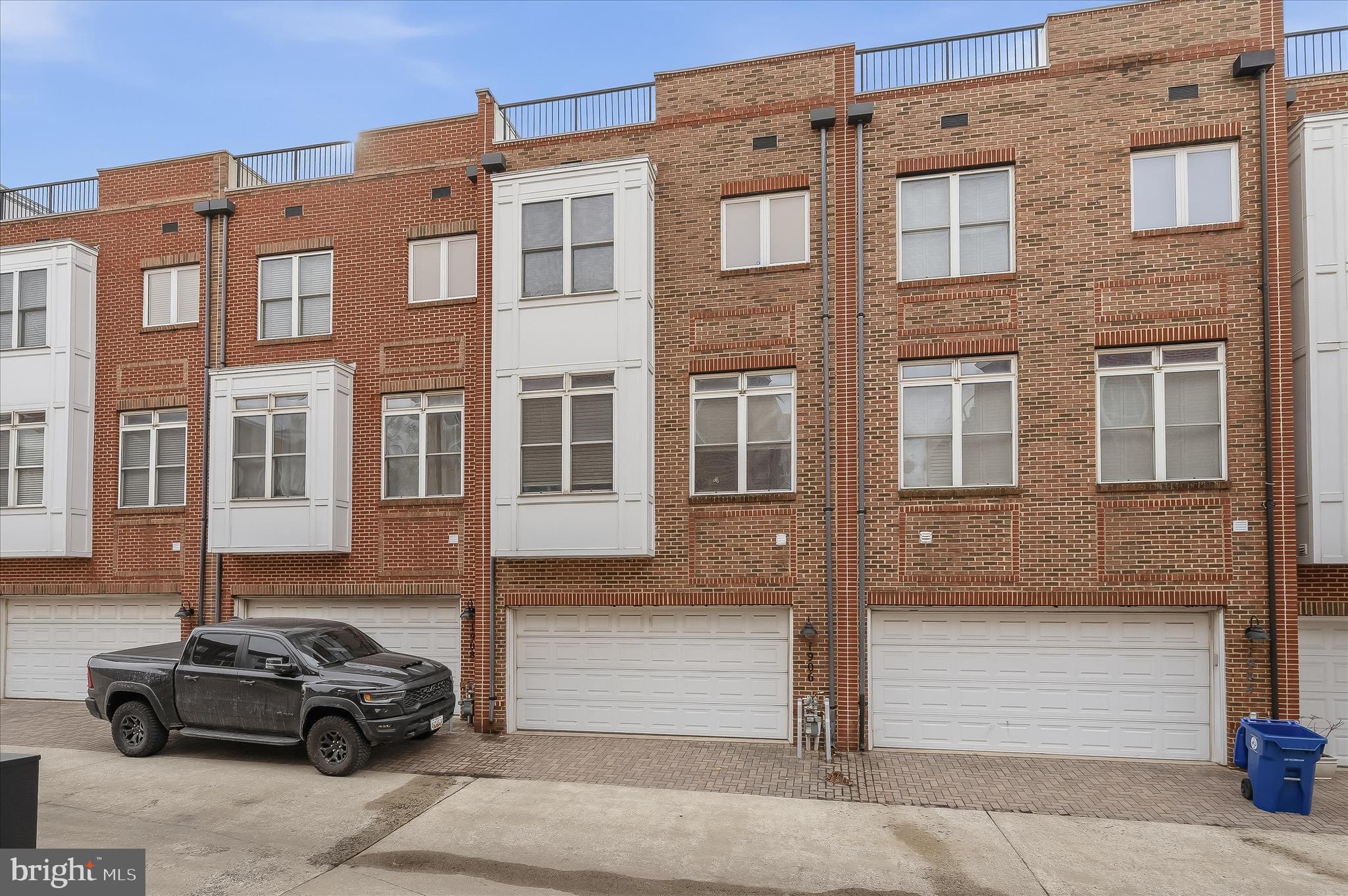 LOCUST POINT - Residential