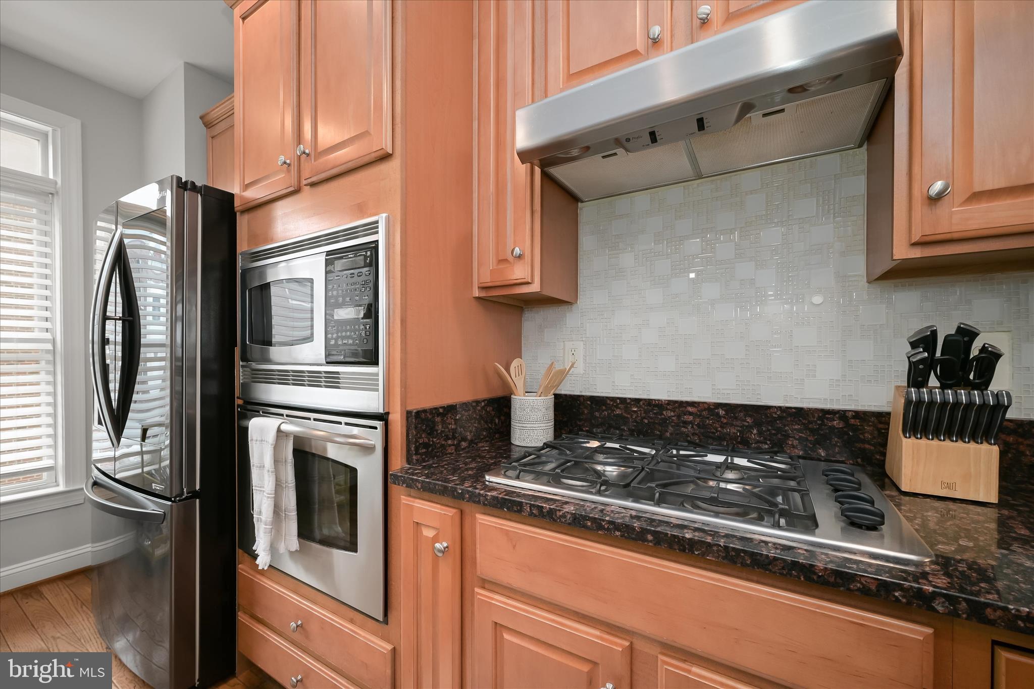 LOCUST POINT - Residential