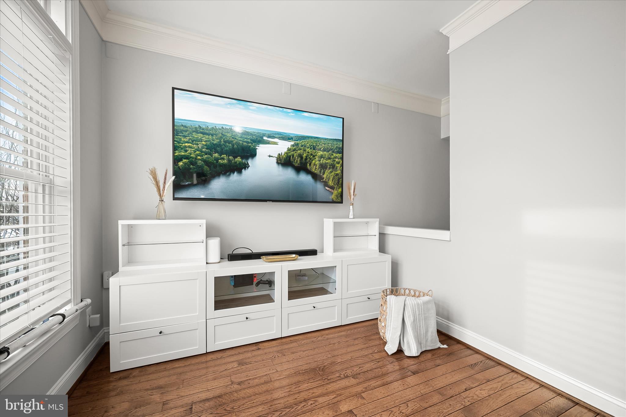 LOCUST POINT - Residential