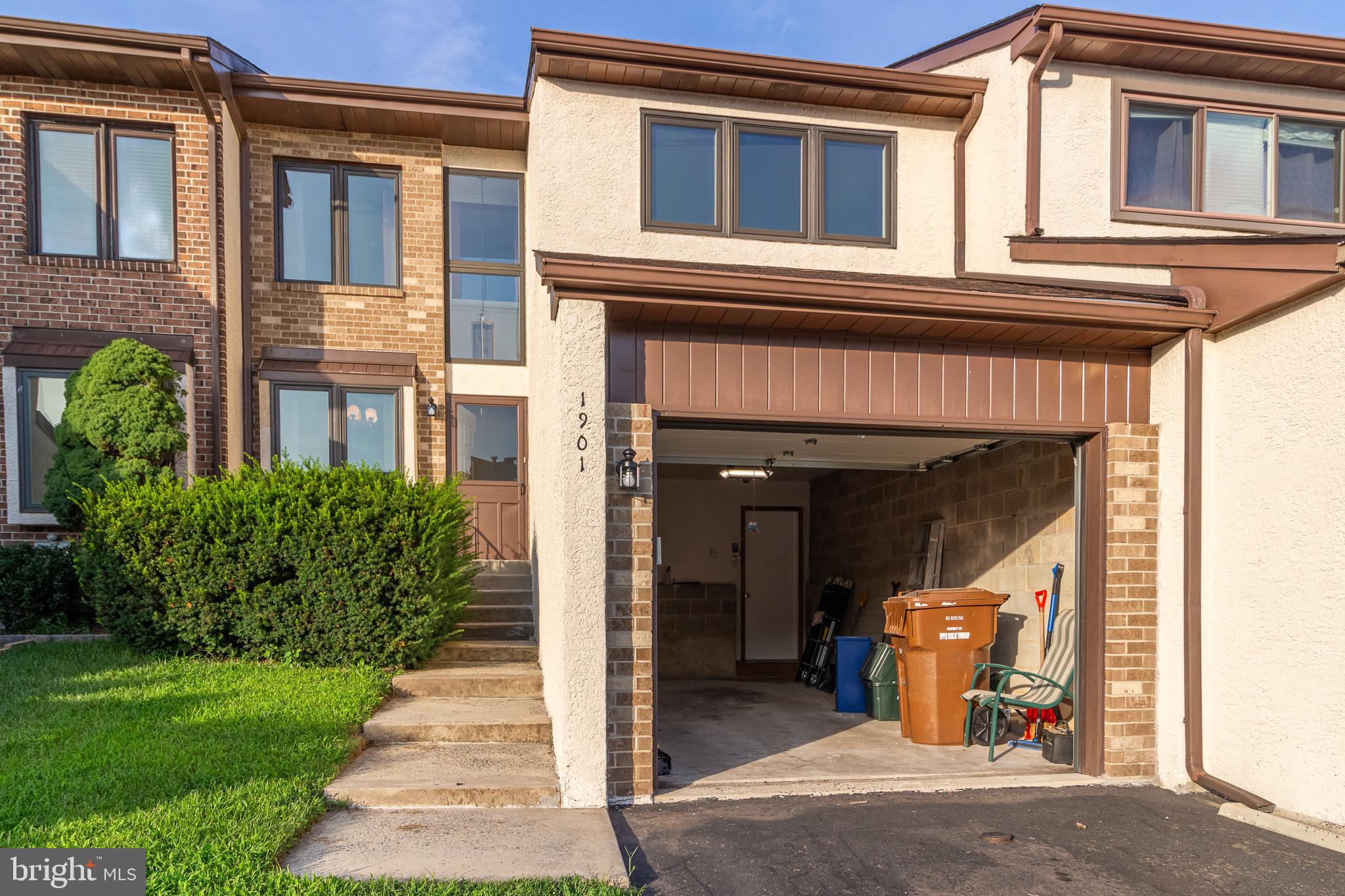 1901 MONROE LANE