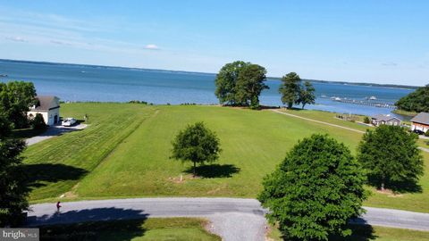 4 RIVER VILLAGE DRIVE WEEMS VA 22576