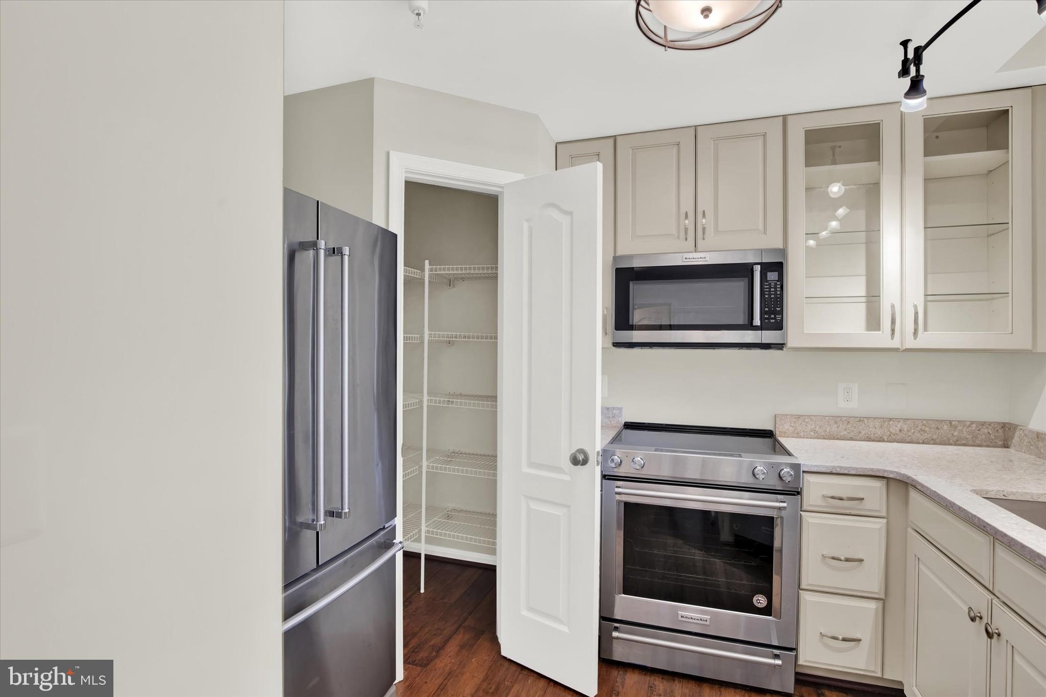 HIGH VIEW AT HUNT VALLEY - Residential