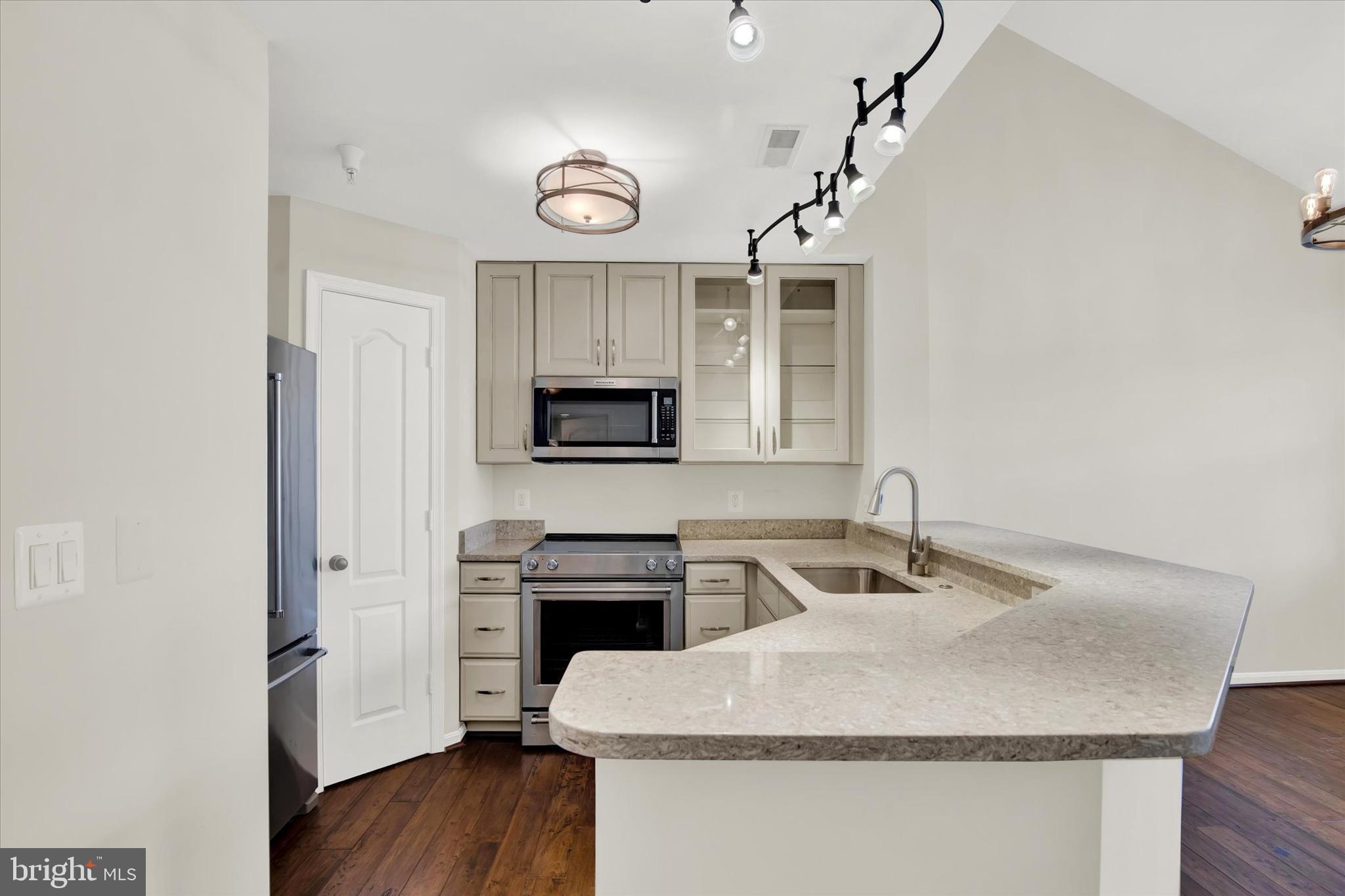 HIGH VIEW AT HUNT VALLEY - Residential