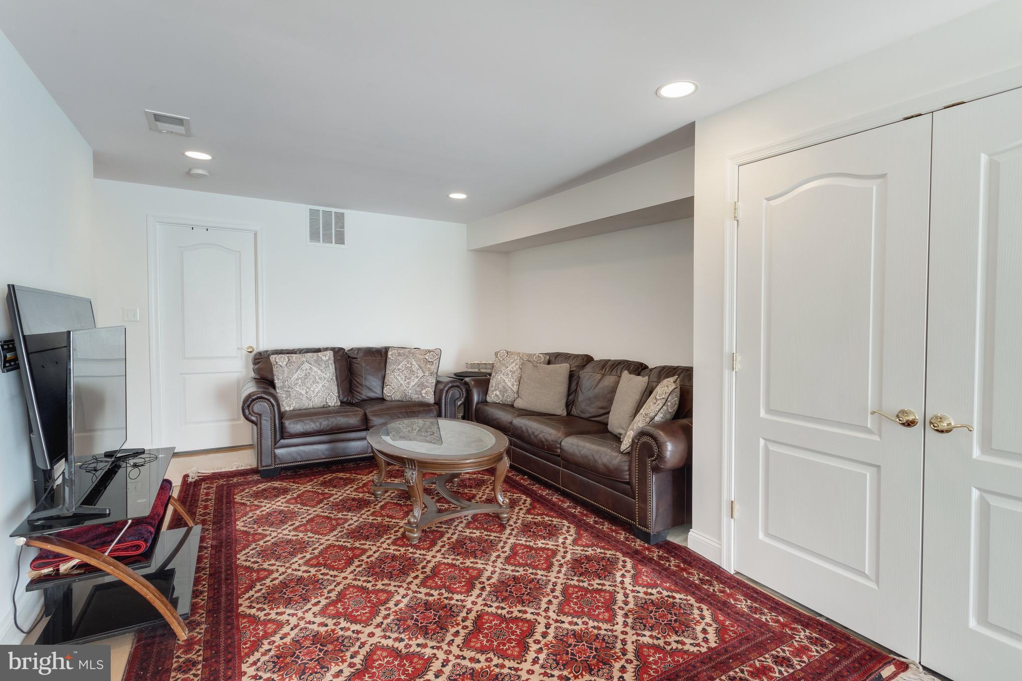 SPYGLASS HILL - Residential