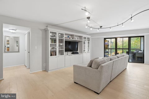 Photo of 1600 N Oak Street #532, ARLINGTON, VA 22209 (MLS # VAAR2081450)