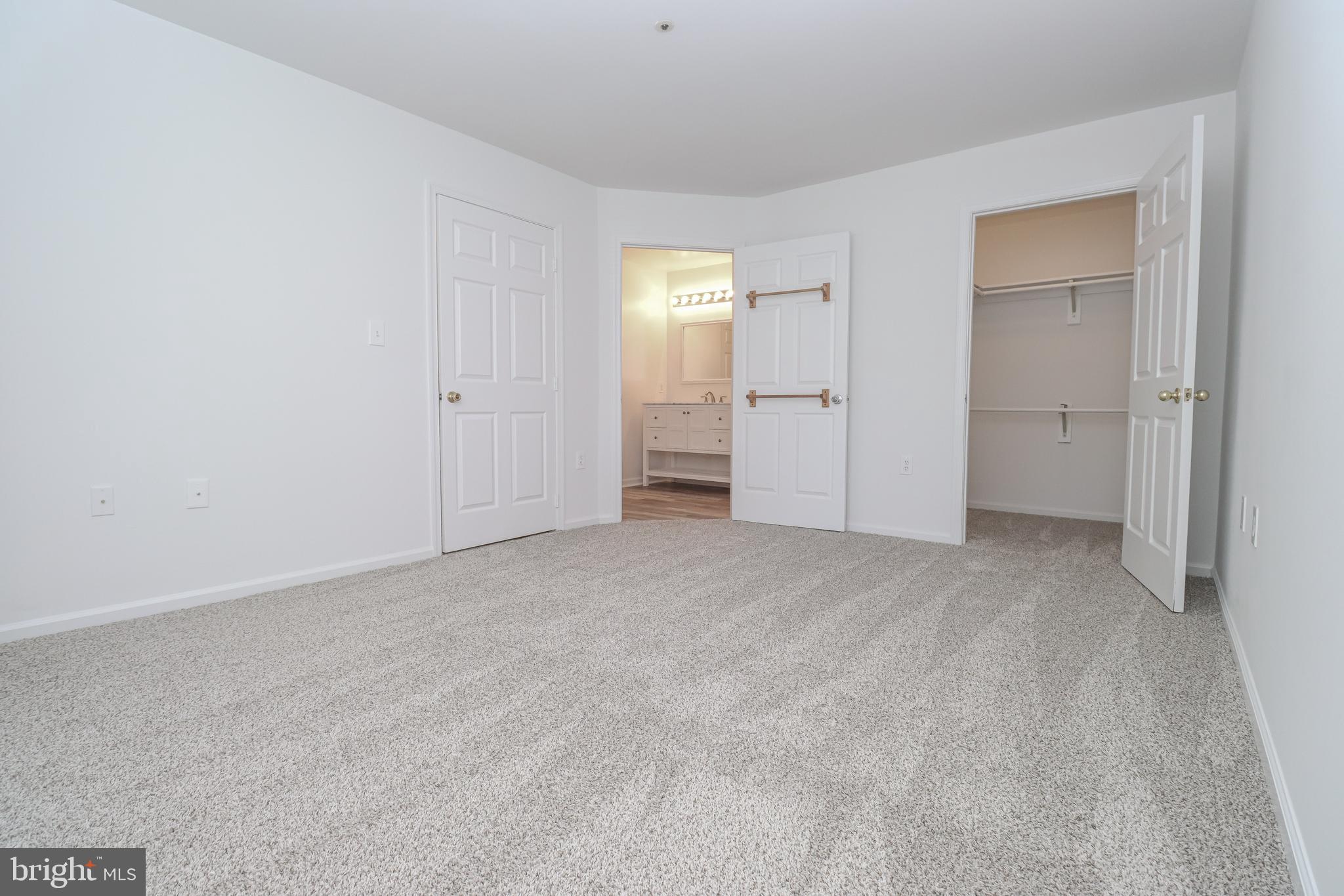 SILVERBROOK FARMS - Residential