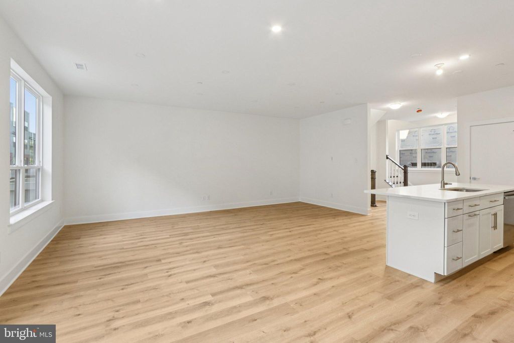 Photo of 949 Riverplace Drive, CONSHOHOCKEN, PA 19428 (MLS # PAMC2158538)