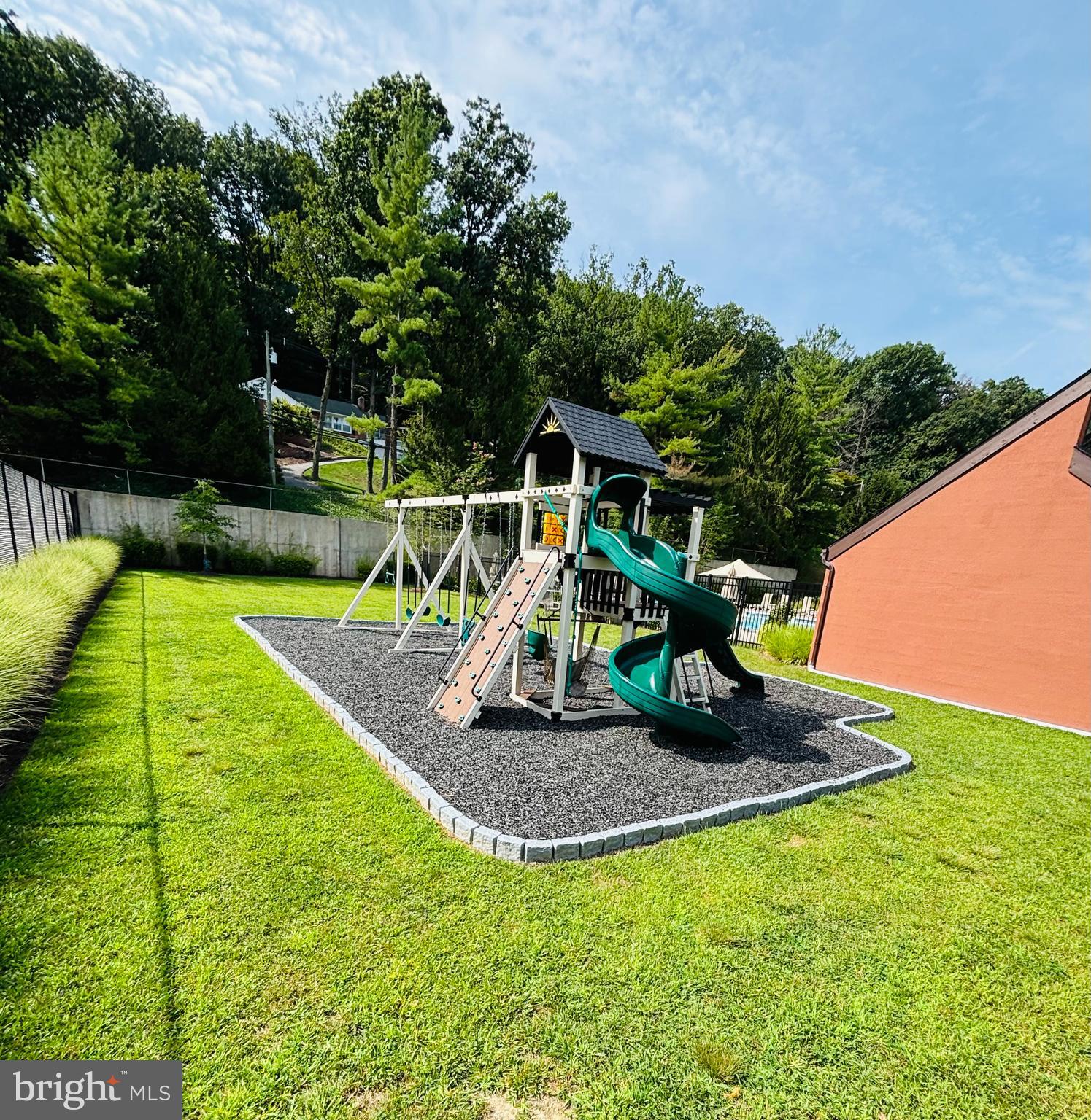 RUXTON CROSSING TOWNHSE - Residential