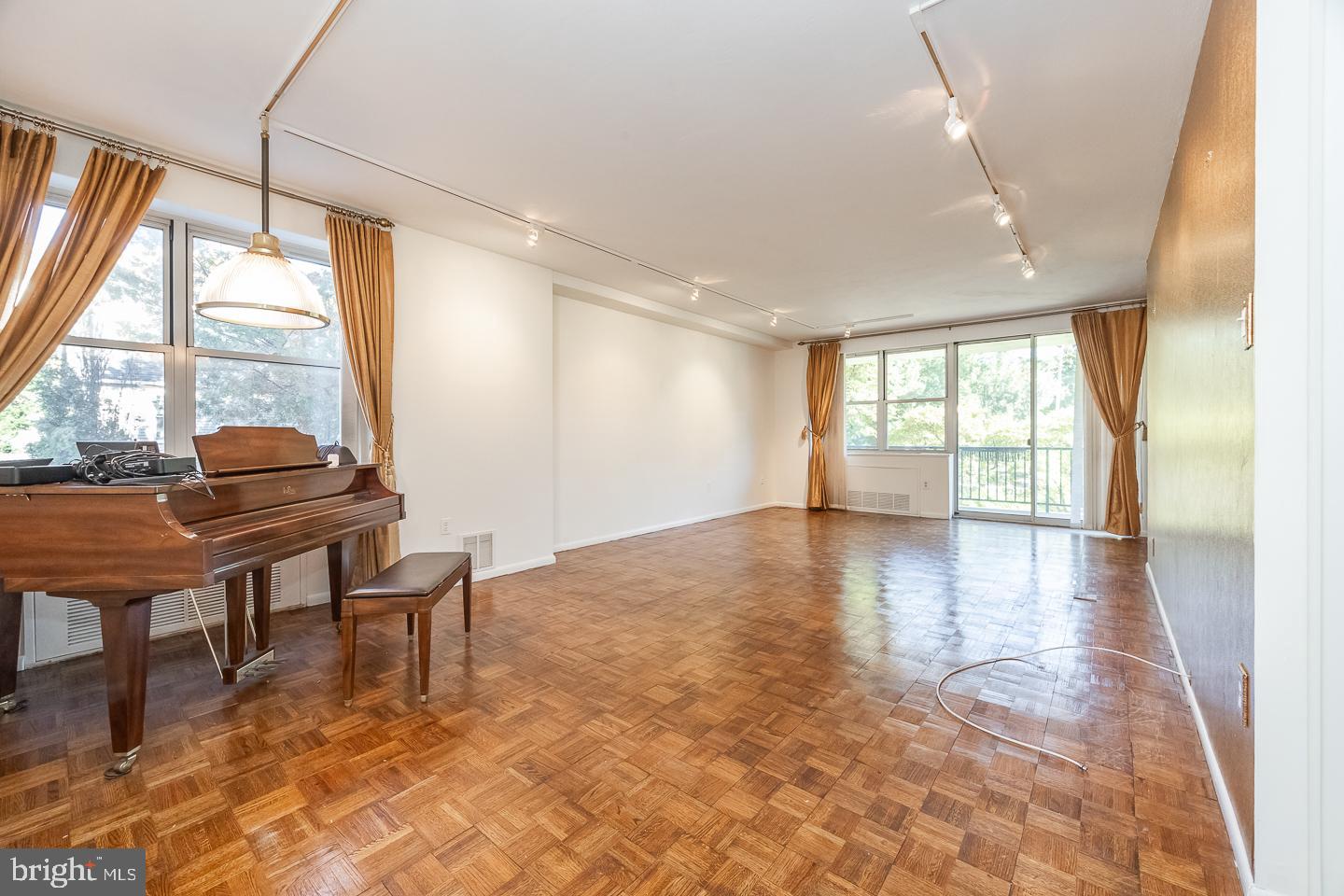 TRIANON - Residential